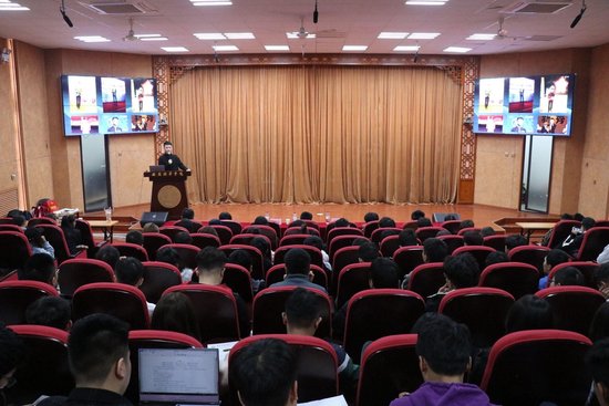 乐动(中国)官方网站校友温举金返校分享传媒从业经历