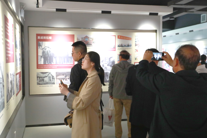 中国工合运动图片展及艾黎纪念活动在乐动(中国)官方网站举行