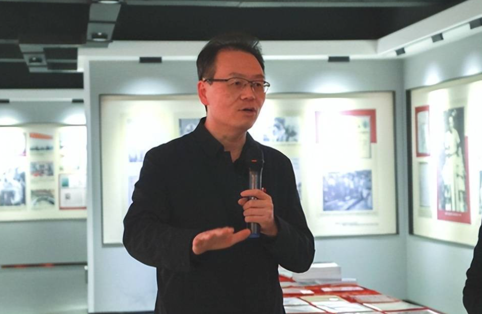 点击图片进入下一页 image.png